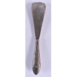 A 19TH CENTURY CHINESE EXPORT SILVER DRAGON SHOE HORN. 83 grams. 21.5 cm long.