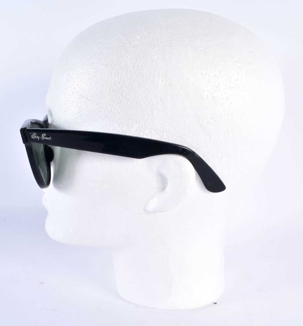 FOUR PAIRS OF RAYBAN SUNGLASSES. 15 cm wide. (4) - Image 3 of 9