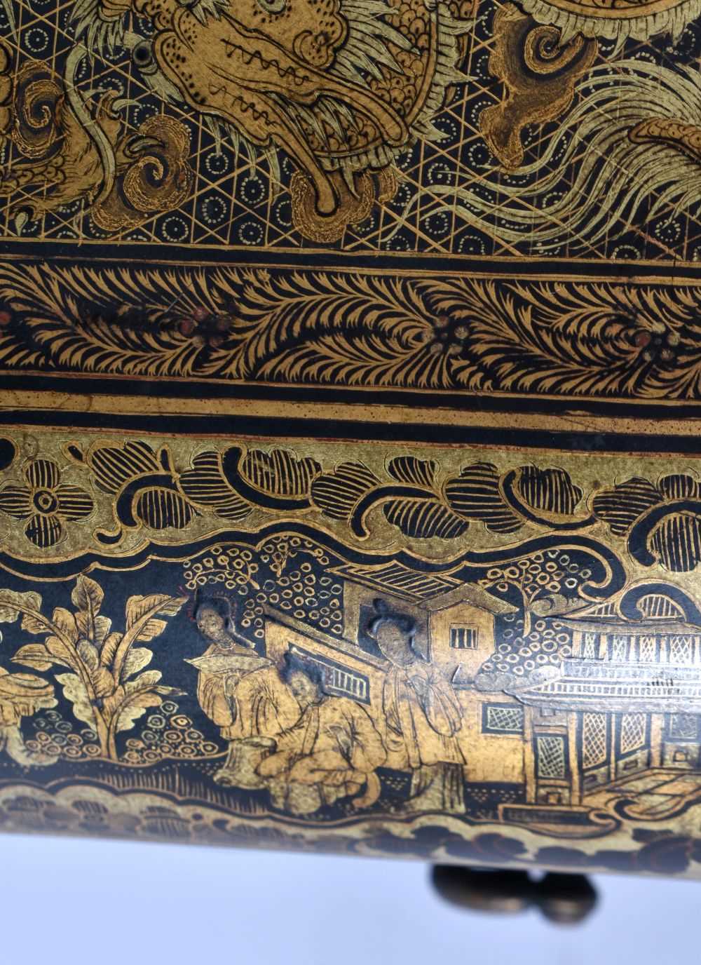 A FINE LATE 18TH/19TH CENTURY CHINESE EXPORT BLACK AND GOLD LACQUER SEWING CASKET Mid Qing, - Image 12 of 13