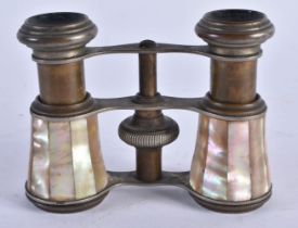 A PAIR OF MOTHER OF PEARL OPERA GLASSES. 9 cm x 6 cm.