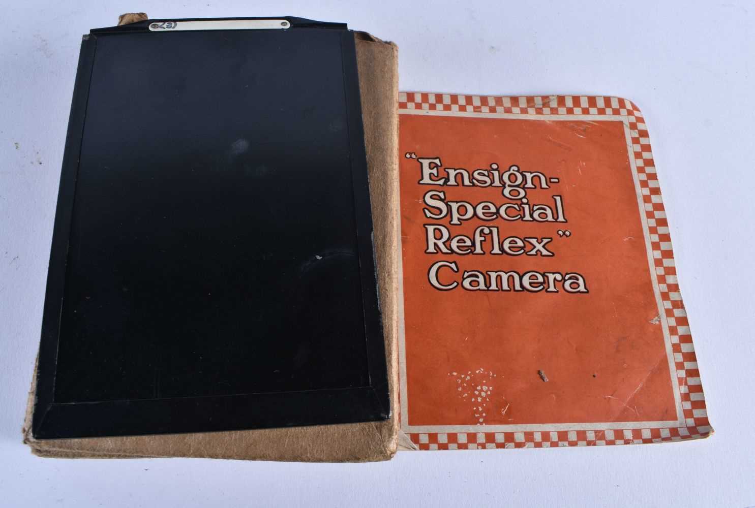 Ensign-Special Reflex Box ANTIQUE CAMERA w/ Original Box & Slides. 26 cm x 24 cm. - Image 2 of 5