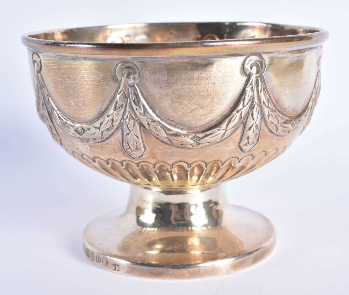 A GEORGE III NEO CLASSICAL SUGAR BOWL. London 1803. 179 grams. 11.25 cm diameter.