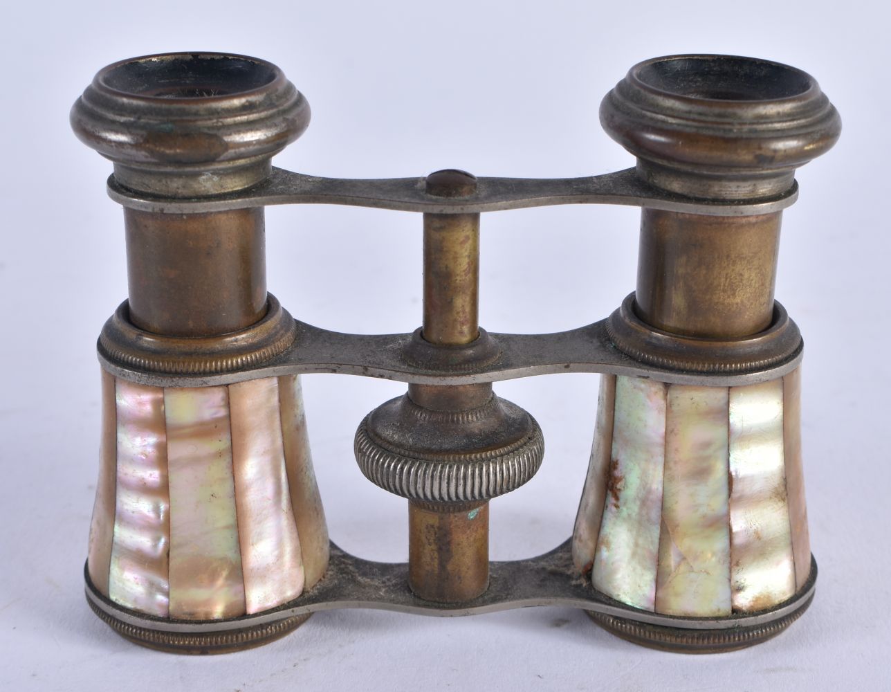 A PAIR OF MOTHER OF PEARL OPERA GLASSES. 9 cm x 6 cm. - Bild 2 aus 4