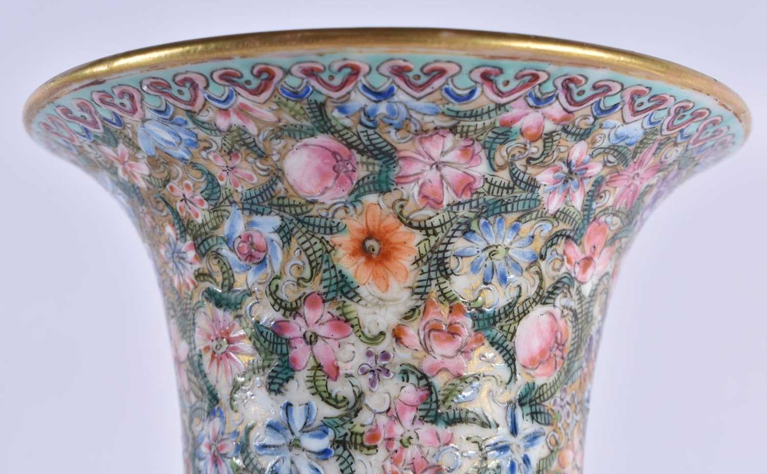 A FINE LARGE EARLY 20TH CENTURY CHINESE FAMILLE ROSE PORCELAIN TWIN HANDLED VASE Late Qing/Republic, - Image 4 of 24