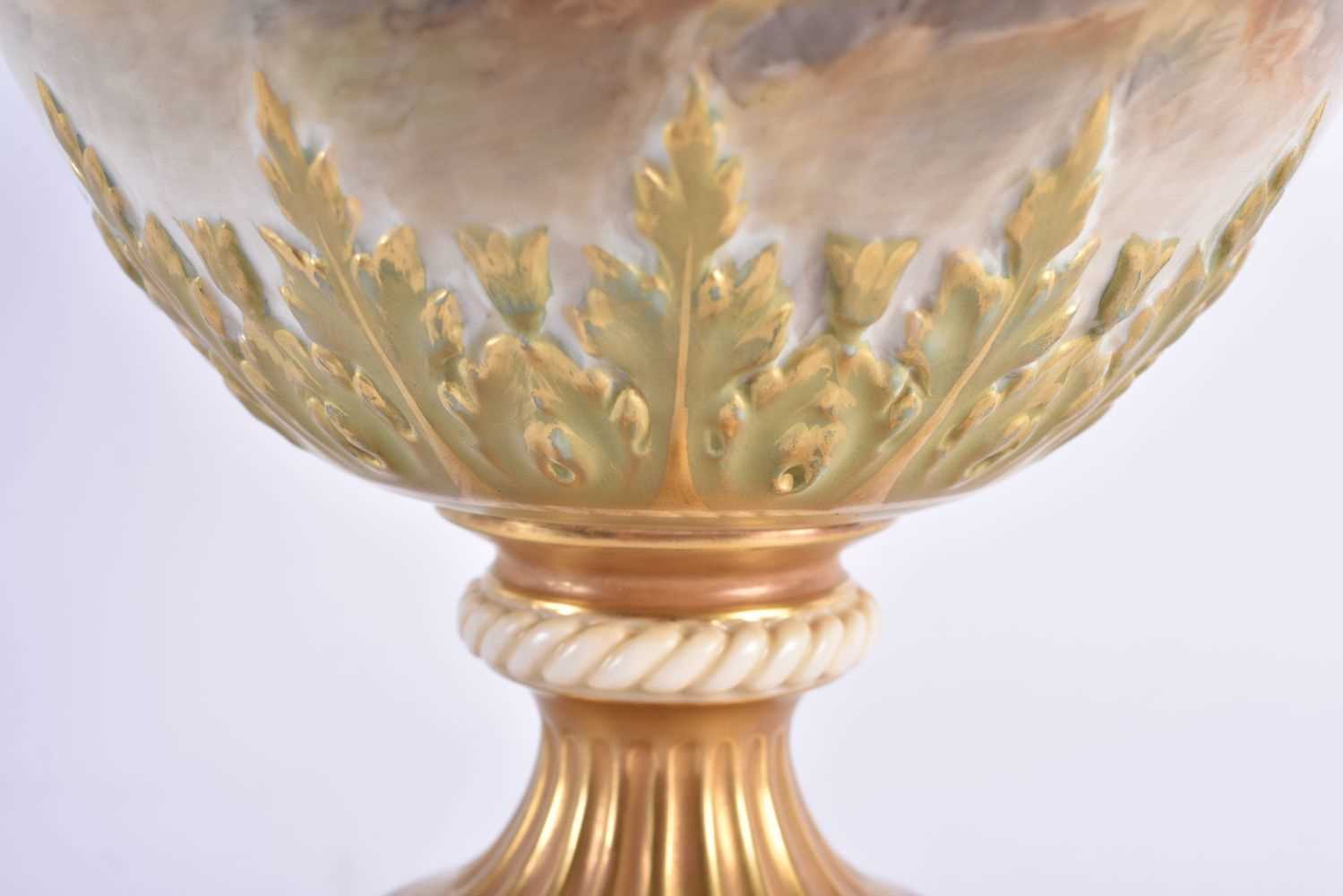 A FINE LARGE ROYAL WORCESTER PORCELAIN TWIN HANDLED VASE AND COVER by John Stinton, painted with two - Image 3 of 15