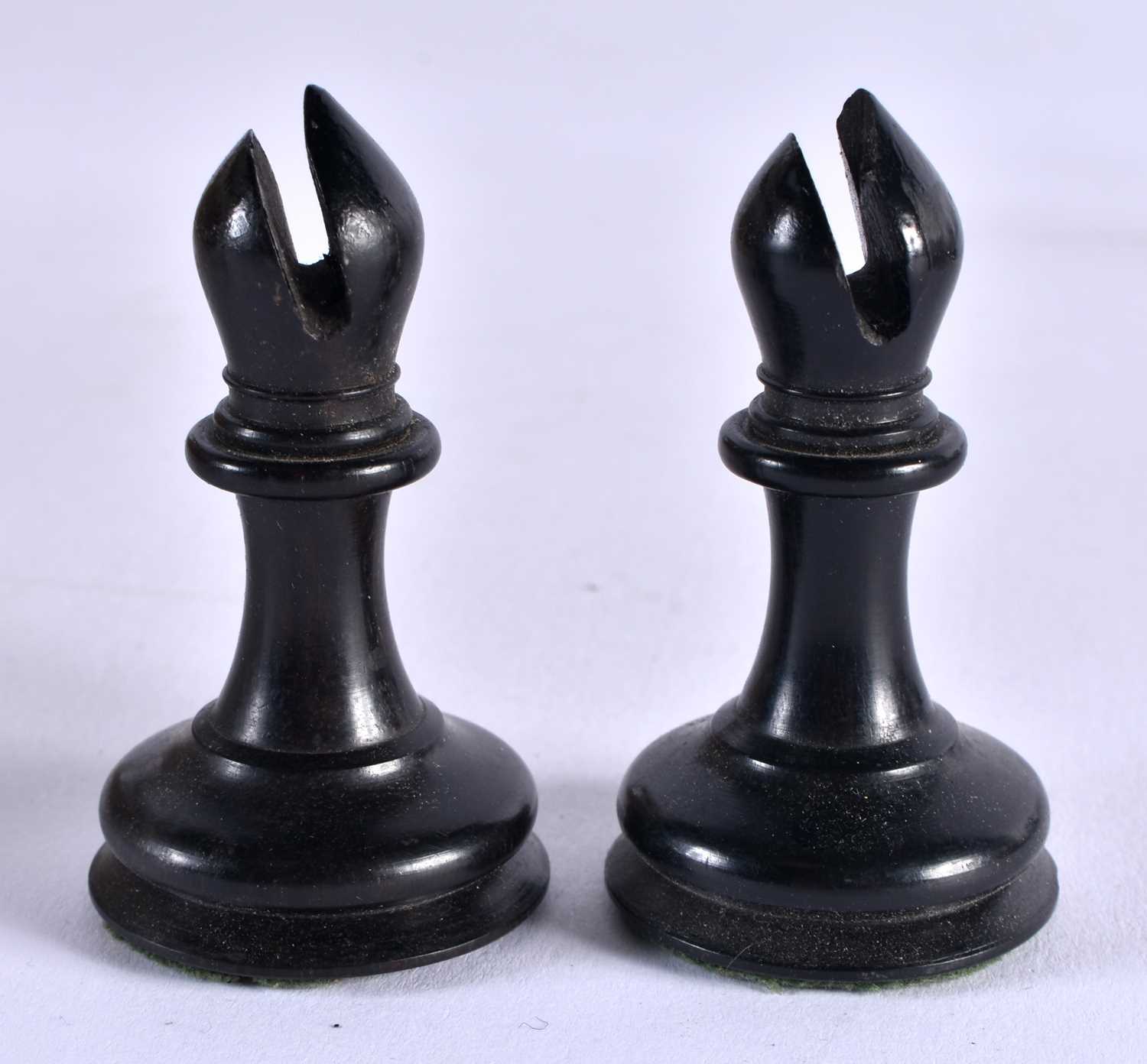 A LARGE ANTIQUE STAUNTON TYPE J JAQUES OF LONDON EBONY AND BOXWOOD CHESS SET (32 Pieces complete) - Image 26 of 44