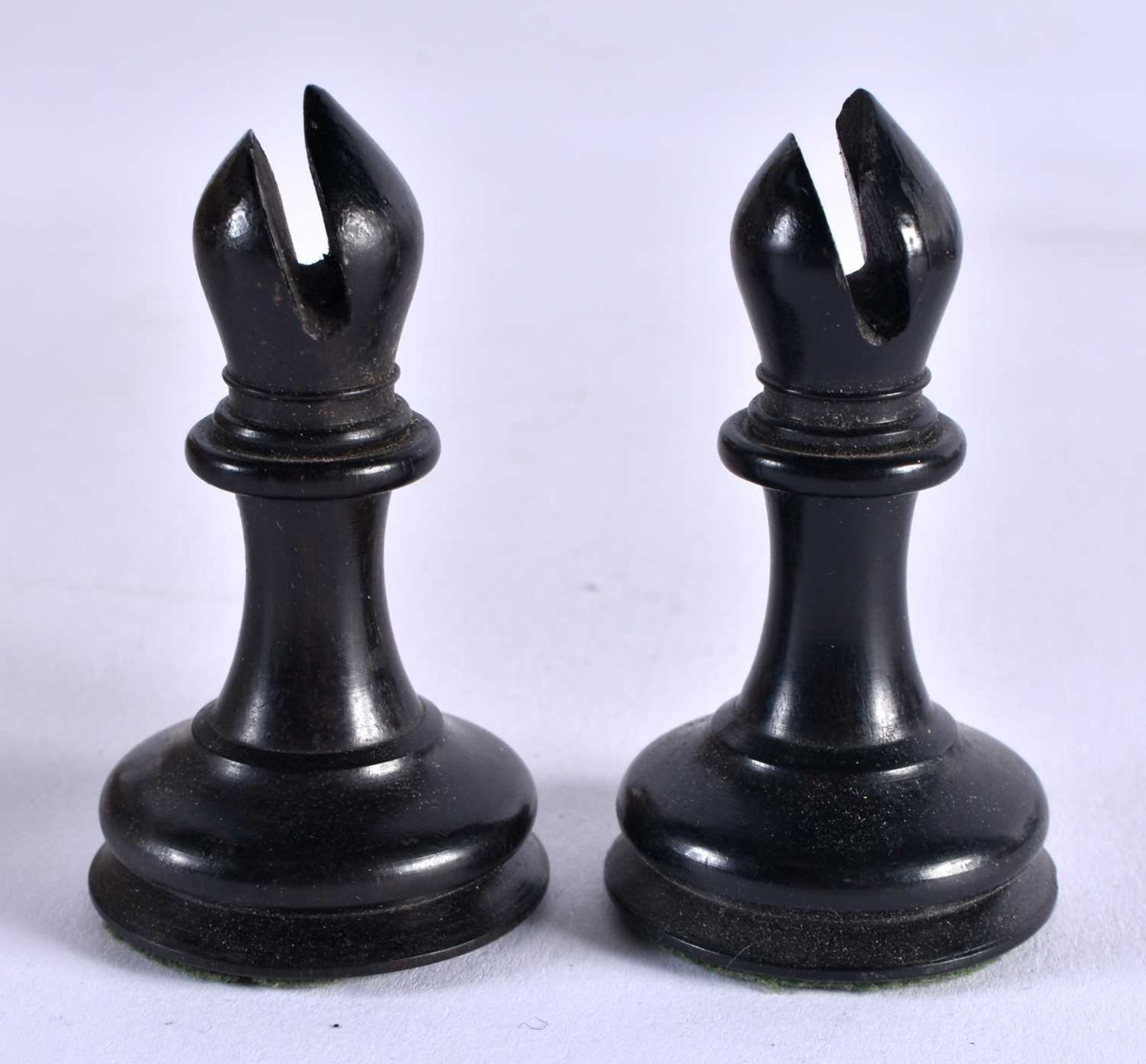 A LARGE ANTIQUE STAUNTON TYPE J JAQUES OF LONDON EBONY AND BOXWOOD CHESS SET (32 Pieces complete) - Image 26 of 44