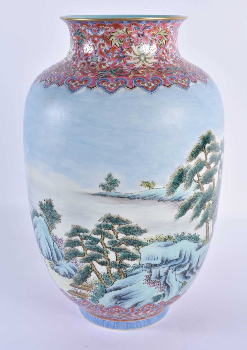 A FINE EARLY 20TH CENTURY CHINESE FAMILLE ROSE PORCELAIN LANTERN VASE Late Qing/Republic, painted - Image 3 of 20
