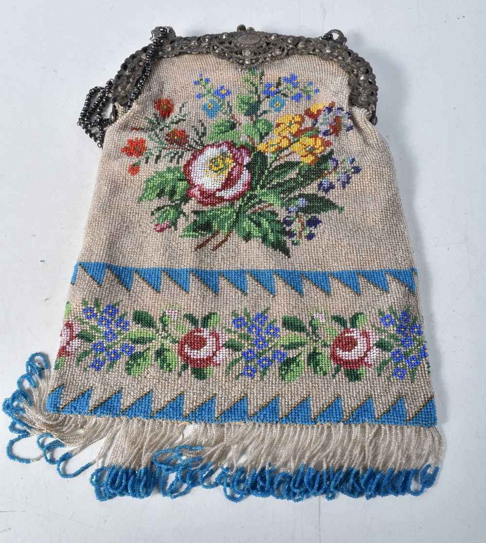 Antique Victorian micro beaded evening purse with glass seed beads and white metal mounts.  27cm x - Image 3 of 3