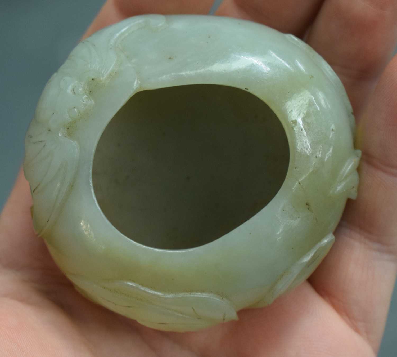 A GOOD 19TH CENTURY CHINESE CARVED JADE BRUSH WASHER Qing, of well hollowed form, overlaid with bats - Image 9 of 12