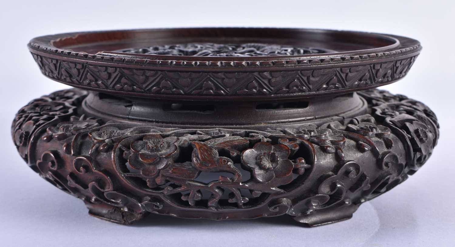 A FINE EARLY 19TH CENTURY CHINESE CARVED HARDWOOD DRAGON STAND Qing, beautifully carved with a