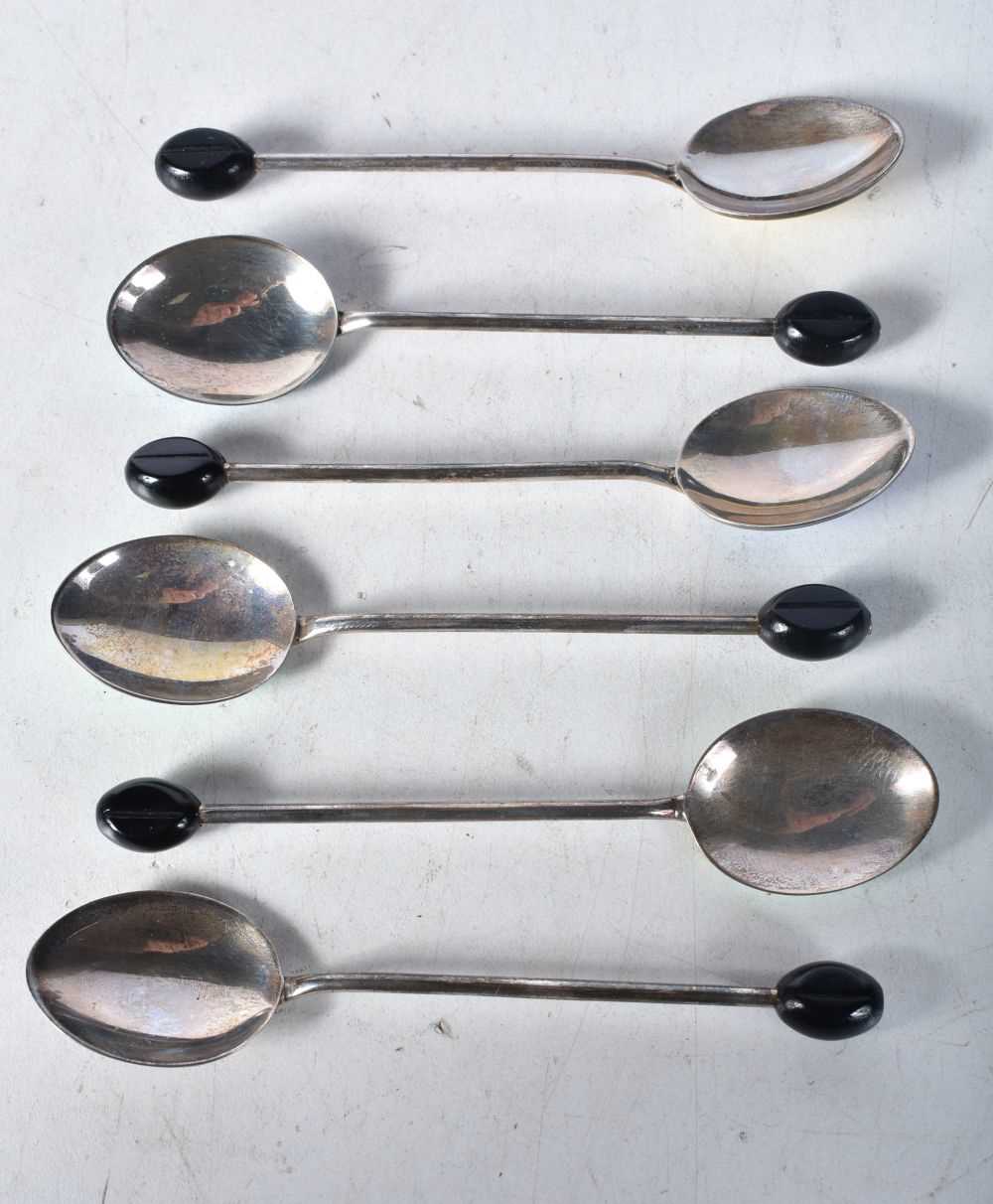 A Cased set of Six Silver and Guilloche Enamel "Coffee Bean" Spoons. Hallmarked Birmingham 1953, 9. - Bild 2 aus 4