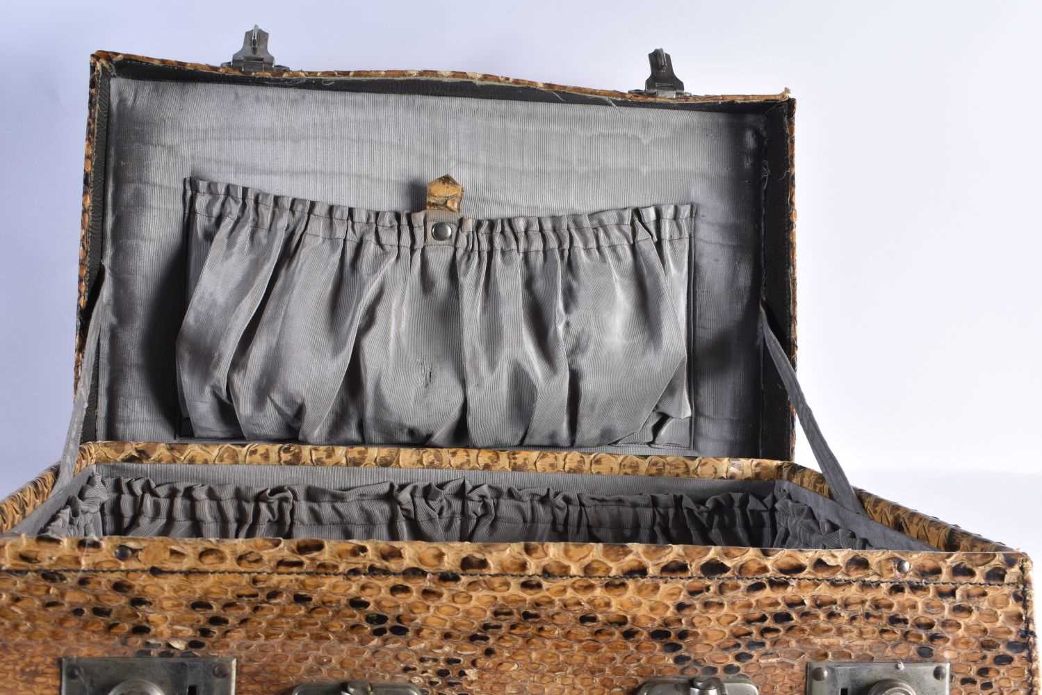 AN ANTIQUE TAXIDERMY WORKED SNAKE SKIN SUITCASE. 44 cm x 30 cm. - Image 5 of 7