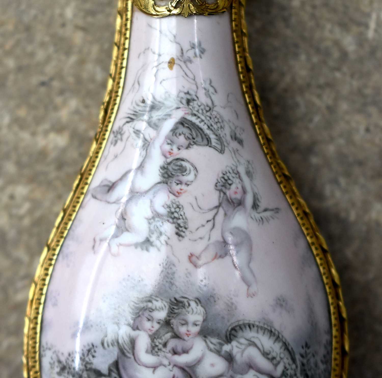 A FINE EARLY 19TH CENTURY VIENNESE ENAMEL AND ENGRAVED BRONZE SCENT BOTTLE AND STOPPER beautifully - Image 14 of 20