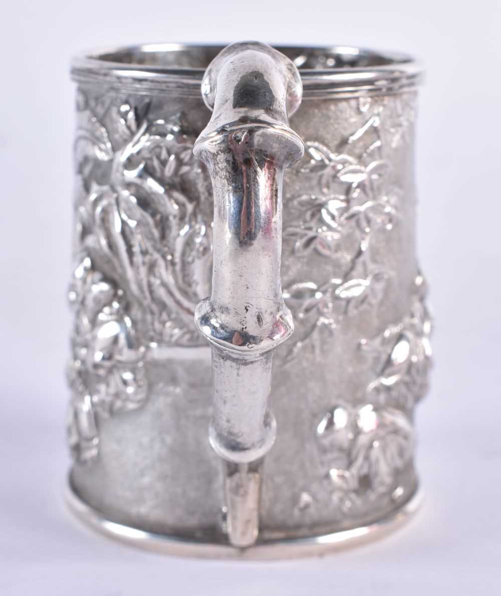 A 19TH CENTURY CHINESE EXPORT SILVER MUG Qing. 109 grams. 9 cm x 7.5 cm. - Image 4 of 6