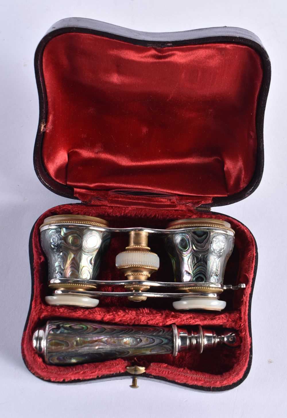 A CASED PAIR OF MOTHER OF PEARL OPERA GLASSES 6 x 20cm extended