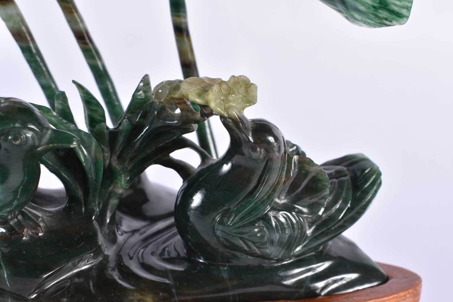 A LARGE EARLY 20TH CENTURY CHINESE CARVED JADEITE FIGURE OF TWO DUCKS Late Qing/Republic, formed - Image 6 of 6