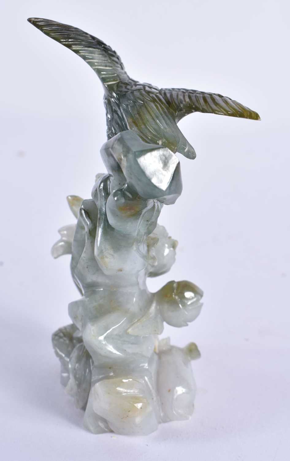 AN EARLY 20TH CENTURY CHINESE CARVED JADEITE FIGURE OF AN EAGLE Late Qing/Republic. 12 cm x 6 cm. - Image 4 of 6