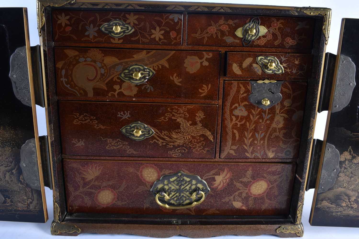 A VERY FINE 18TH/19TH CENTURY JAPANESE EDO PERIOD LACQUERED TABLE CABINET by Tsurushita Chouji, upon - Image 20 of 32