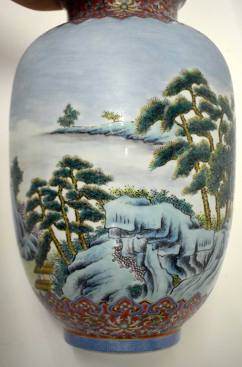 A FINE EARLY 20TH CENTURY CHINESE FAMILLE ROSE PORCELAIN LANTERN VASE Late Qing/Republic, painted - Image 17 of 20