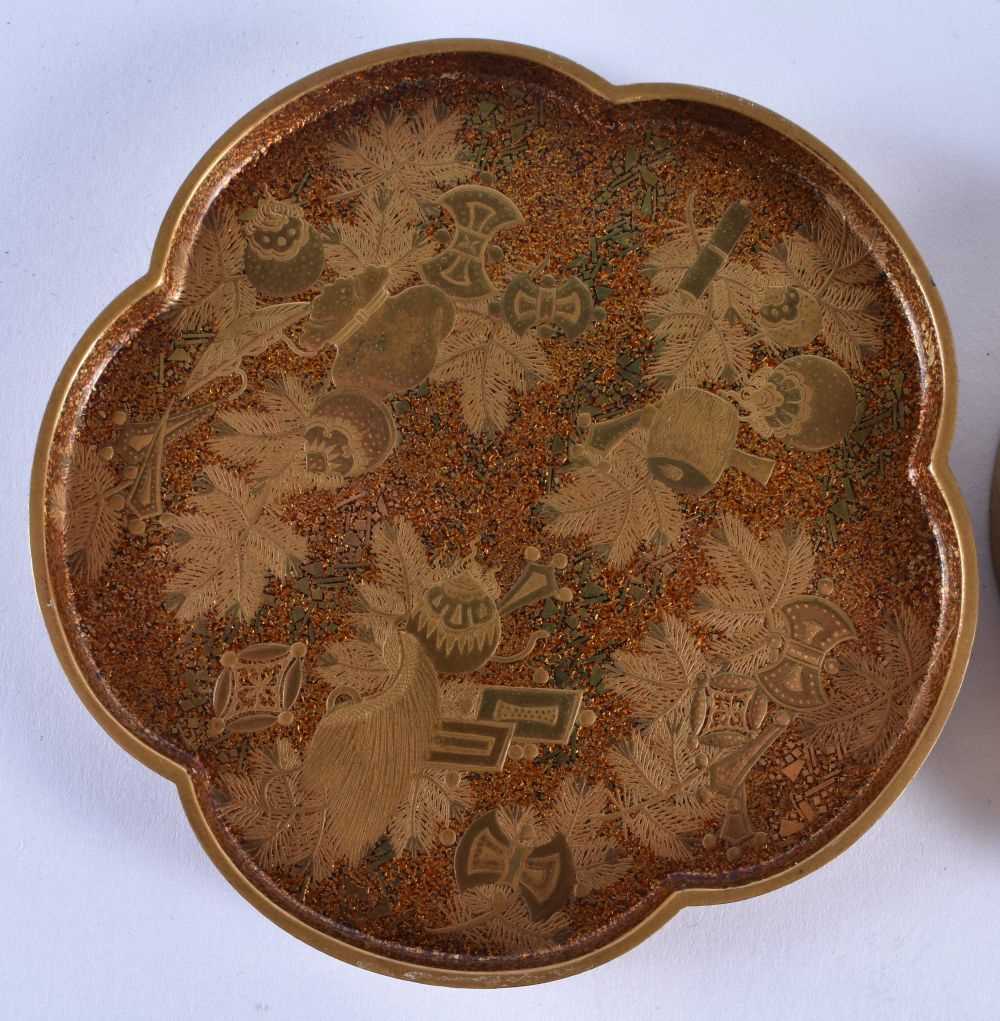 A LOVELY 19TH CENTURY JAPANESE MEIJI PERIOD GOLD LACQUER KOGO AND COVER of lobed shape, - Image 4 of 6