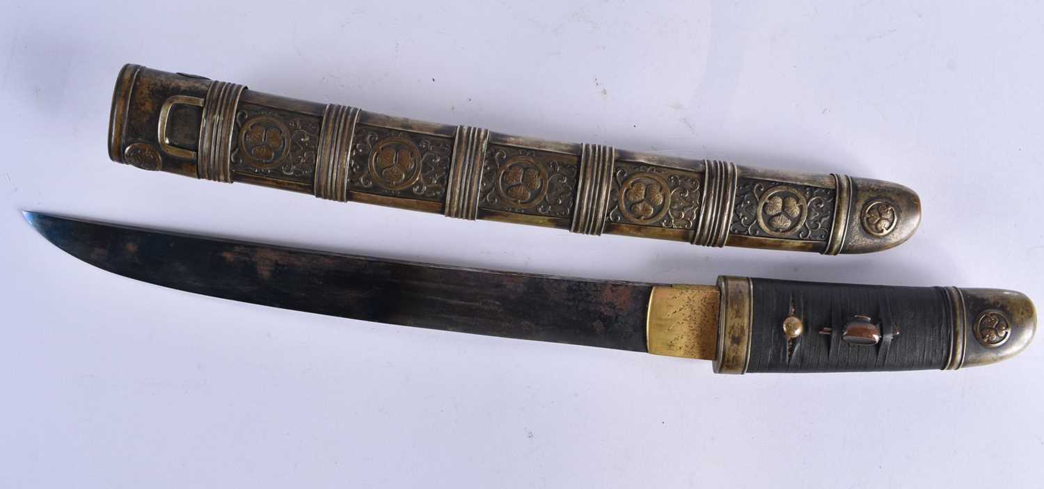 A 19TH CENTURY JAPANESE MEIJI PERIOD WAKIZASHI SWORD decorated with circular moon motifs to the