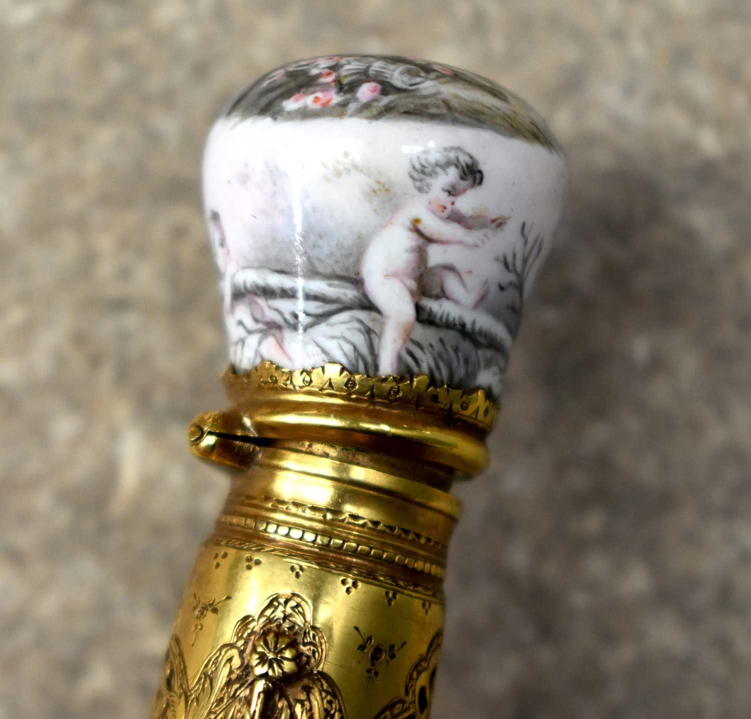 A FINE EARLY 19TH CENTURY VIENNESE ENAMEL AND ENGRAVED BRONZE SCENT BOTTLE AND STOPPER beautifully - Image 15 of 20