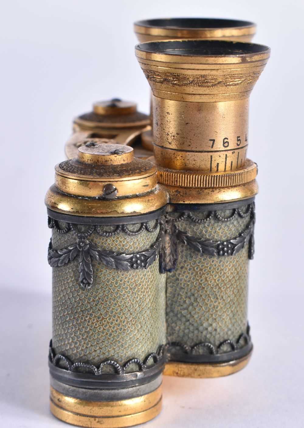 A LOVELY PAIR OF EARLY 19TH CENTURY FRENCH BRONZE SHAGREEN AND SILVER OPTICAL GLASSES signed Boin - Image 3 of 7