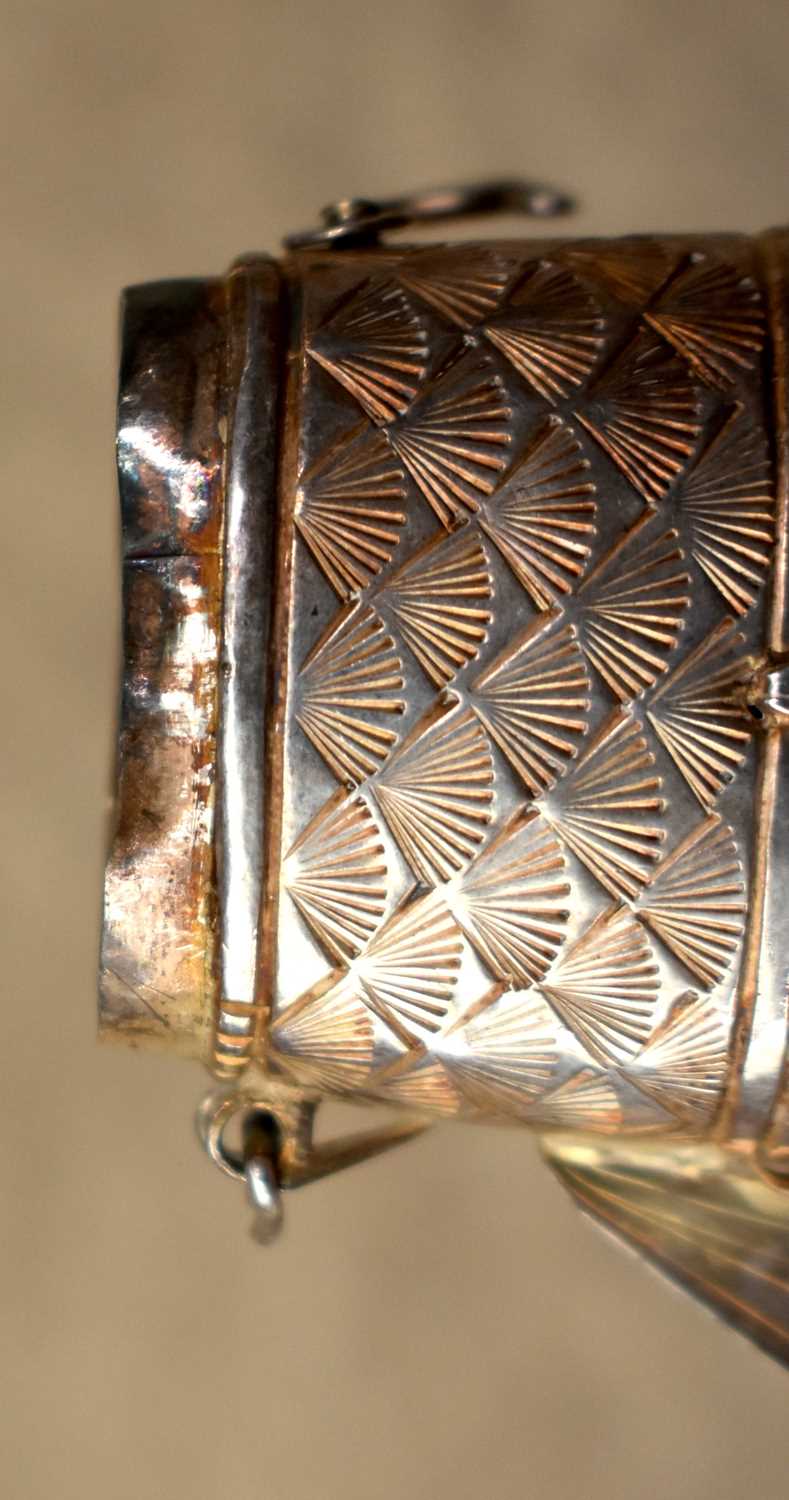 An Antique Silver Gilt Articulated Fish Trinket Box. 16cm x 4.5cm x 1.8cm, weight 51g - Image 7 of 11