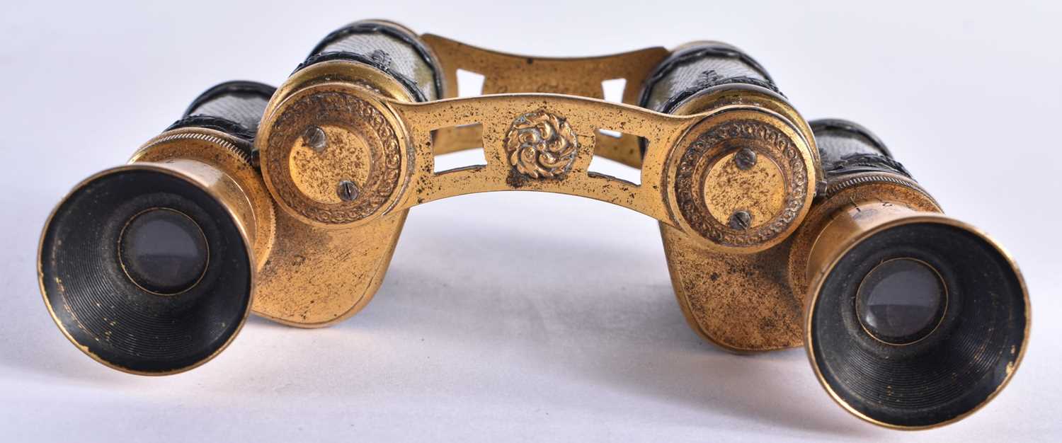 A LOVELY PAIR OF EARLY 19TH CENTURY FRENCH BRONZE SHAGREEN AND SILVER OPTICAL GLASSES signed Boin - Image 7 of 7