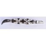 AN UNUSUAL ANTIQUE SILVER OVERLAID CARVED HORN PICK. 15 cm long.