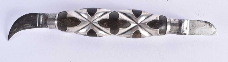 AN UNUSUAL ANTIQUE SILVER OVERLAID CARVED HORN PICK. 15 cm long.