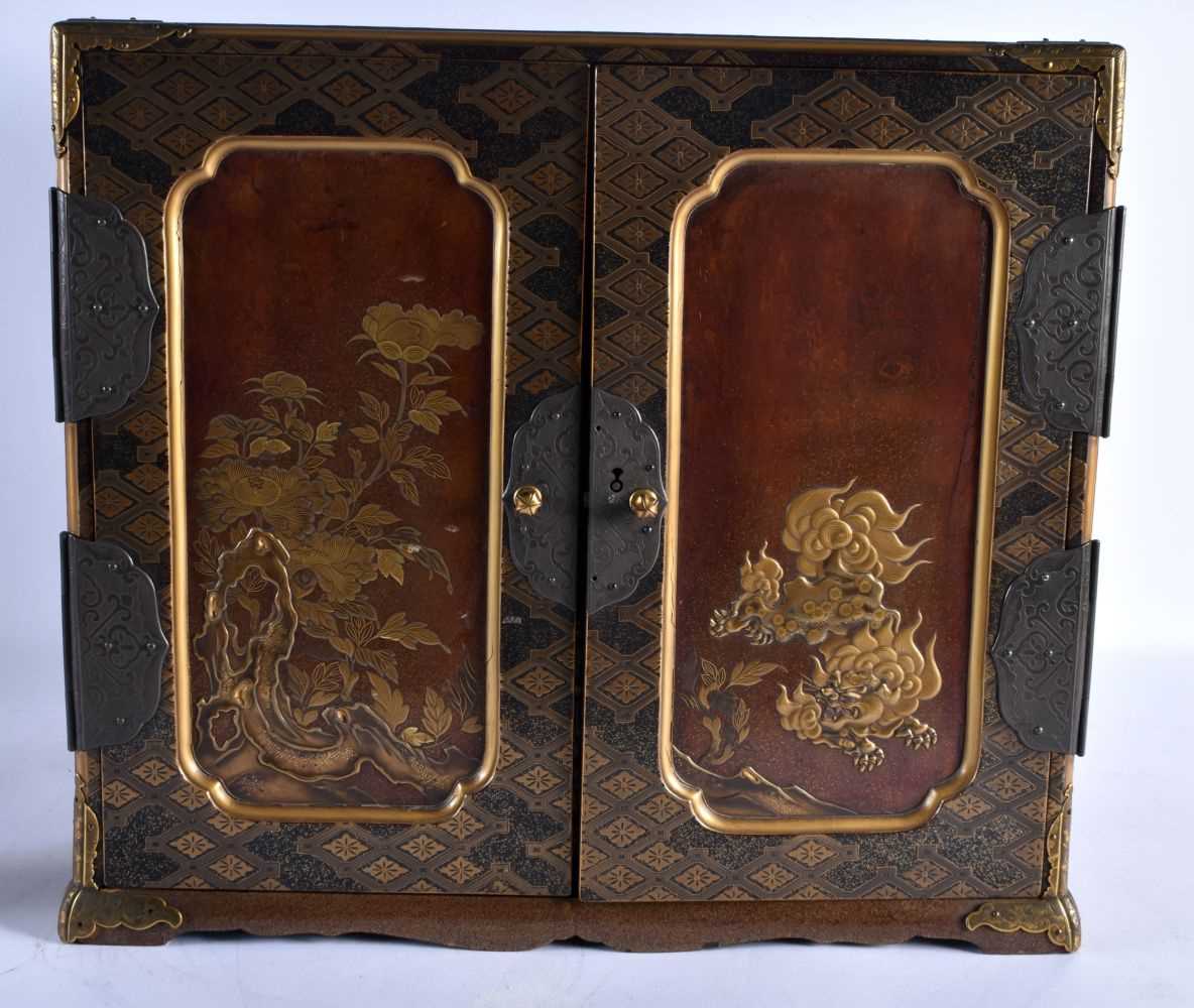 A VERY FINE 18TH/19TH CENTURY JAPANESE EDO PERIOD LACQUERED TABLE CABINET by Tsurushita Chouji, upon - Image 2 of 32