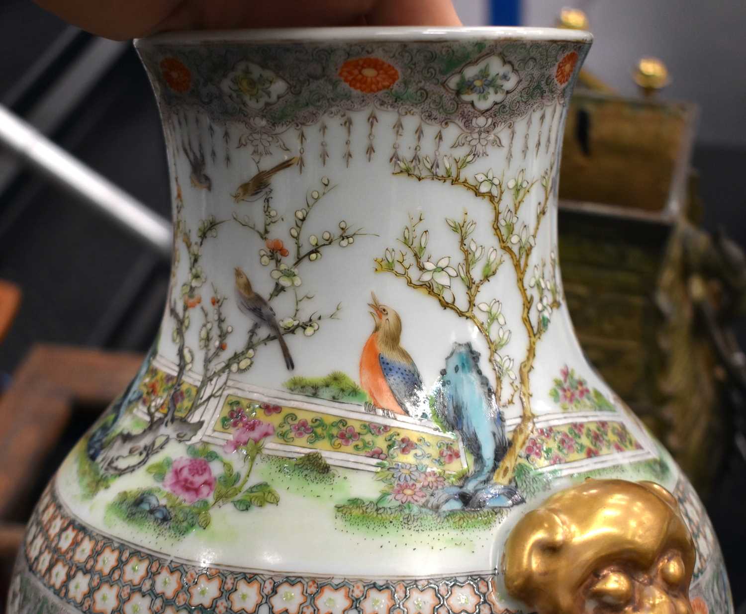 A VERY LARGE PAIR OF 19TH CENTURY CHINESE FAMILLE VERTE PORCELAIN VASES Qing, painted with birds - Image 14 of 31