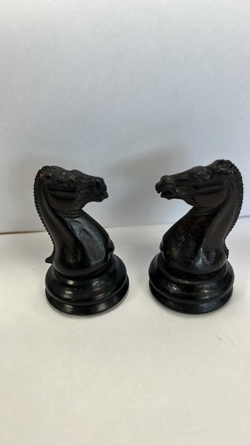 A LARGE ANTIQUE STAUNTON TYPE J JAQUES OF LONDON EBONY AND BOXWOOD CHESS SET (32 Pieces complete) - Image 16 of 44