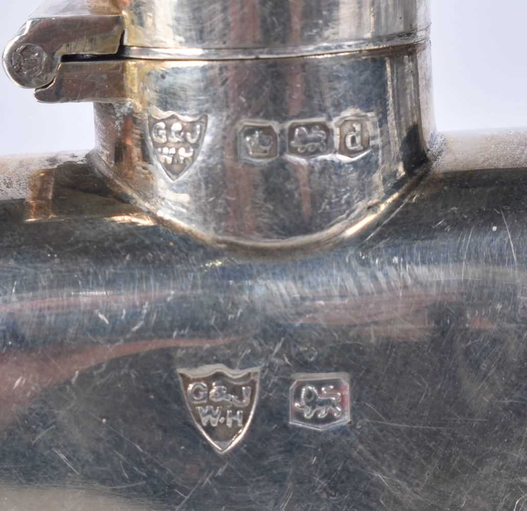 A Silver Hip Flask. Hallmarked Sheffield 1921. 11.5cm x 7.3cm x 2.1cm, weight 105g - Image 2 of 4