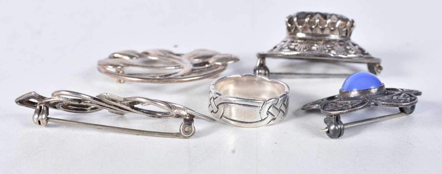 A collection of silver Scottish/Celtic jewellery including Ola Gorie. Stamped Silver and Sterling, - Bild 3 aus 3