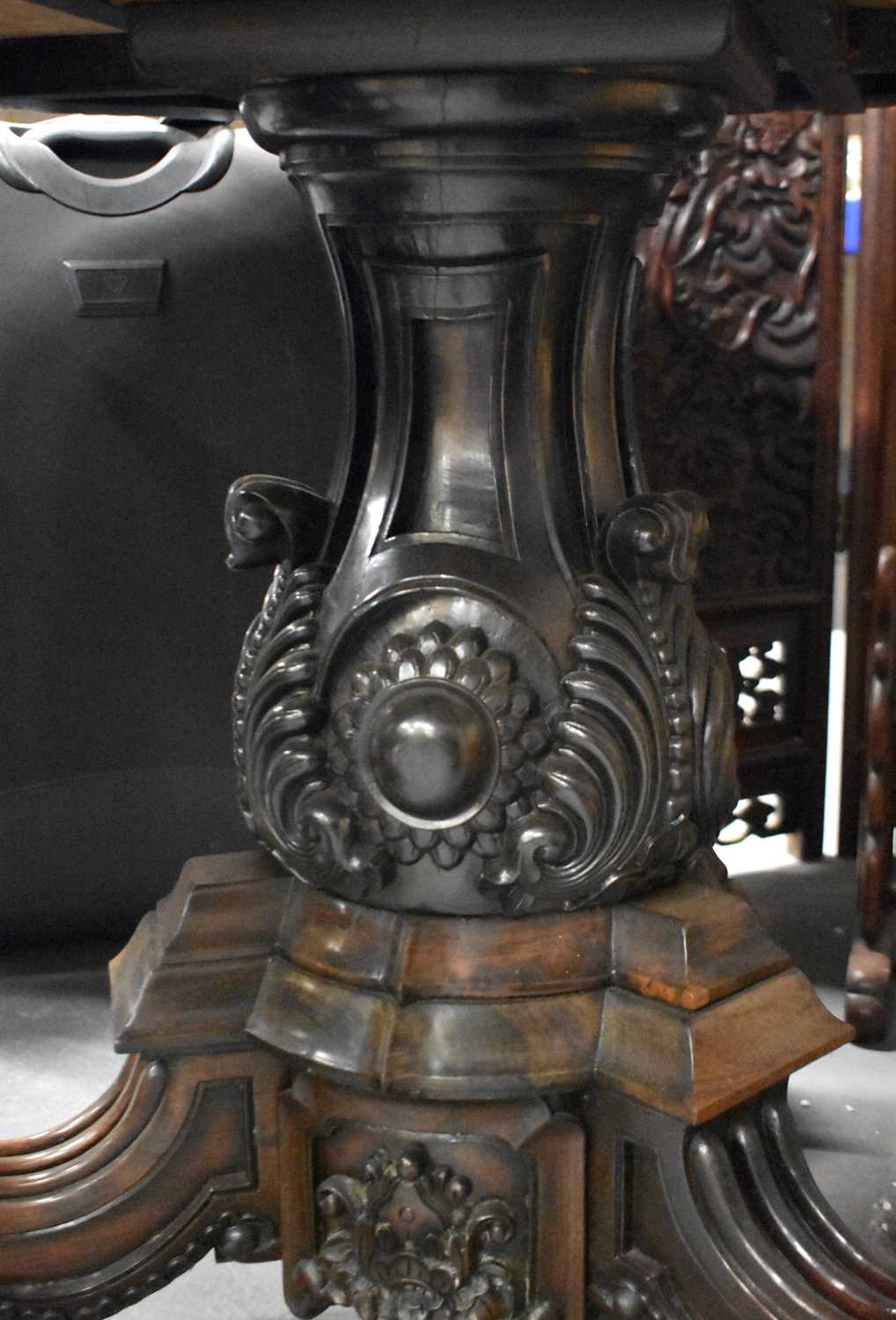 A LARGE 19TH CENTURY CHINESE CARVED HARDWOOD MARBLE INSET TABLE Qing, the banding formed with - Image 22 of 22
