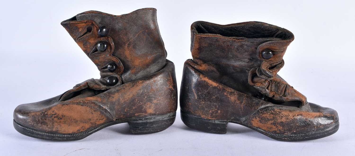 THREE PAIRS OF ANTIQUE CHILDRENS SHOES. Largest 18 cm wide. (6) - Image 5 of 9
