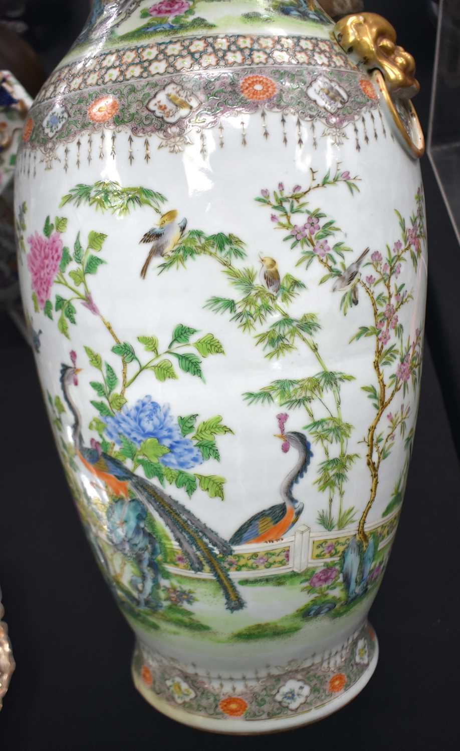 A VERY LARGE PAIR OF 19TH CENTURY CHINESE FAMILLE VERTE PORCELAIN VASES Qing, painted with birds - Image 27 of 31