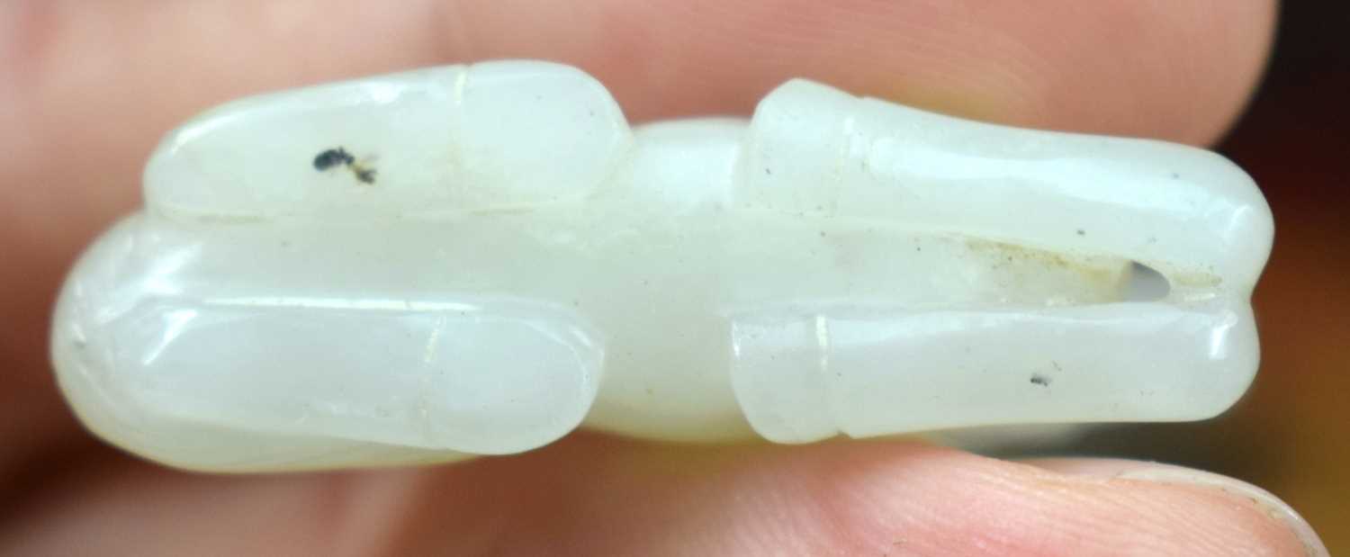 A 19TH CENTURY CHINESE CARVED WHITE JADE FIGURE OF A RECUMBANT HORSE Qing. 3 cm x 2 cm. - Image 10 of 12