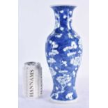 A LARGE 19TH CENTURY CHINESE BLUE AND WHITE PORCELAIN BALUASTER VASE Qing. 30 cm high.