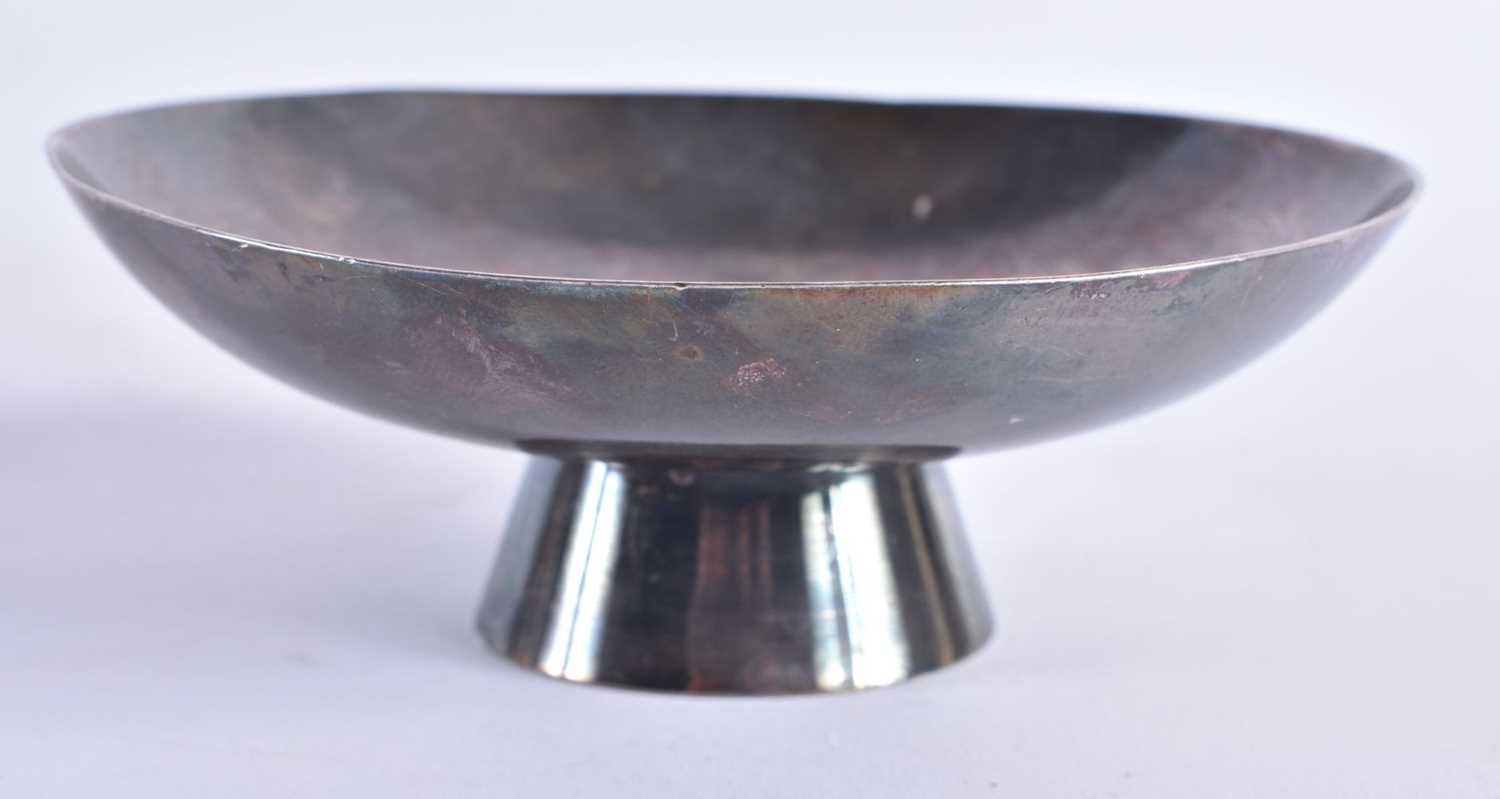 AN EARLY 20TH CENTURY JAPANESE MEIJI PERIOD SILVER DISH. 161 grams. 12.25 cm diameter. - Image 3 of 5