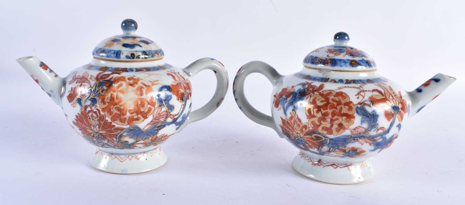 A PAIR OF LATE 17TH/18TH CENTUTYR CHINESE IMARI BLUE AND WHITE PORCELAIN TEAPOTS AND COVERS Kangxi/ - Image 3 of 27