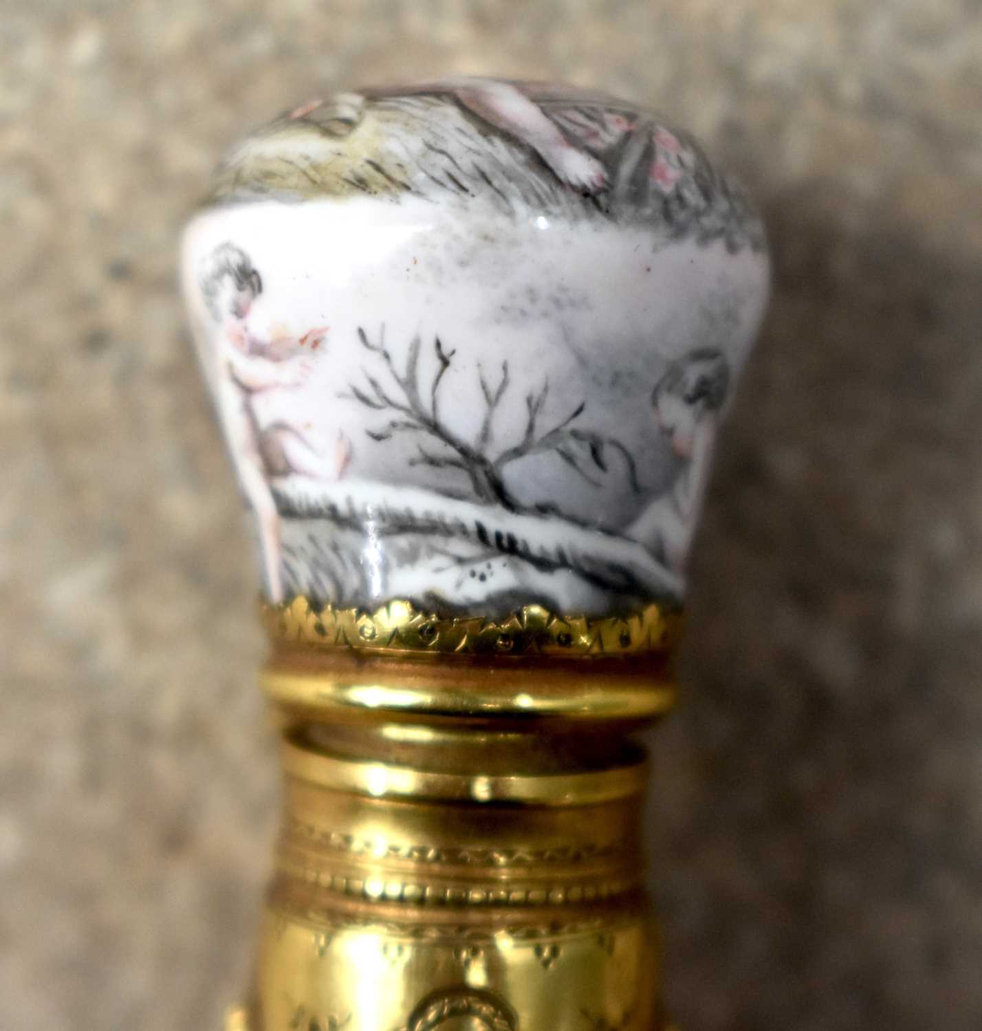 A FINE EARLY 19TH CENTURY VIENNESE ENAMEL AND ENGRAVED BRONZE SCENT BOTTLE AND STOPPER beautifully - Image 9 of 20