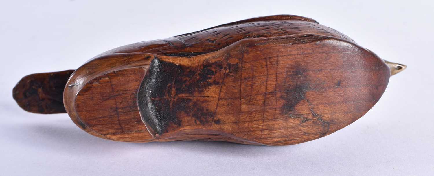 A RARE 18TH CENTURY CARVED TREEN SNUFF BOX formed unusually as a bird seated within a shoe. 13 cm - Image 7 of 7