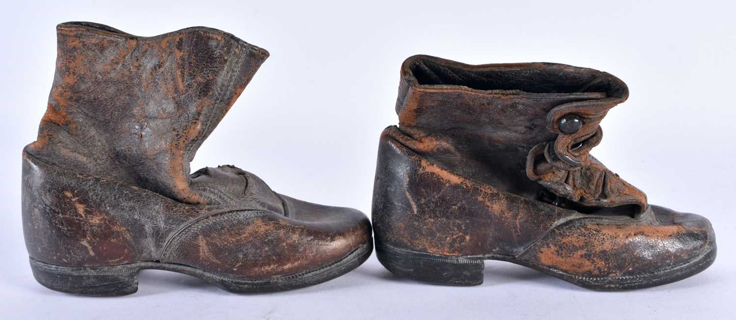 THREE PAIRS OF ANTIQUE CHILDRENS SHOES. Largest 18 cm wide. (6) - Image 4 of 9