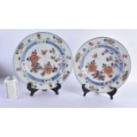 A LARGE PAIR OF LATE 17TH/18TH CENTURY CHINESE FAMILLE VERTE AND IMARI PORCELAIN DISHES Kangxi,