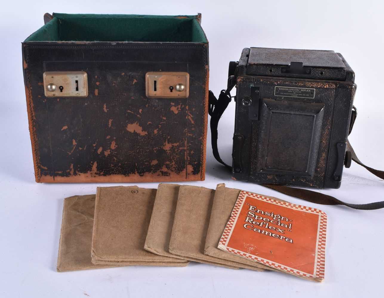 Ensign-Special Reflex Box ANTIQUE CAMERA w/ Original Box & Slides. 26 cm x 24 cm.