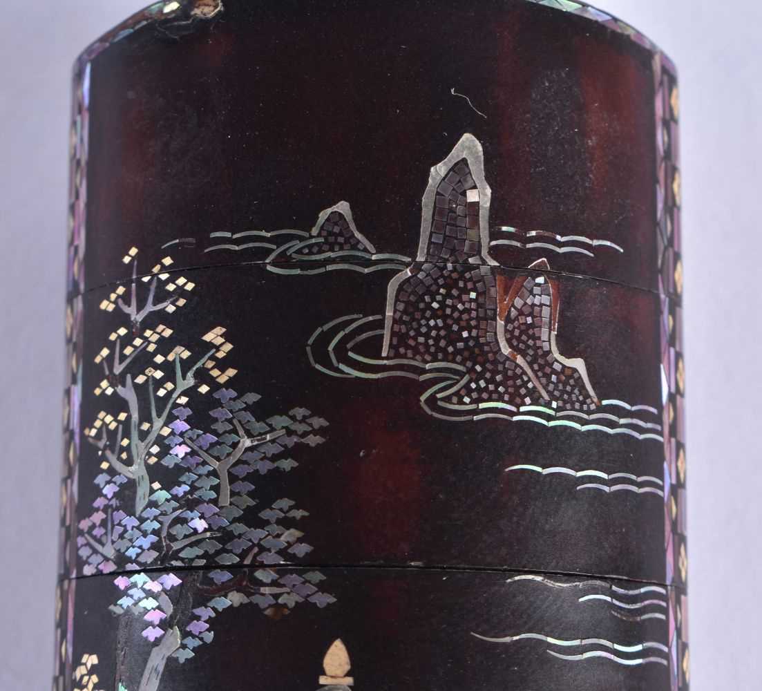 AN UNUSUAL 18TH/19TH CENTURY JAPANESE EDO PERIOD LAC BURGATE FOUR CASE INRO inlaid in mother of - Image 2 of 8